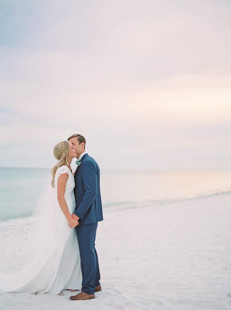 JenniferBlair_SimpleSeasideWedding-1072